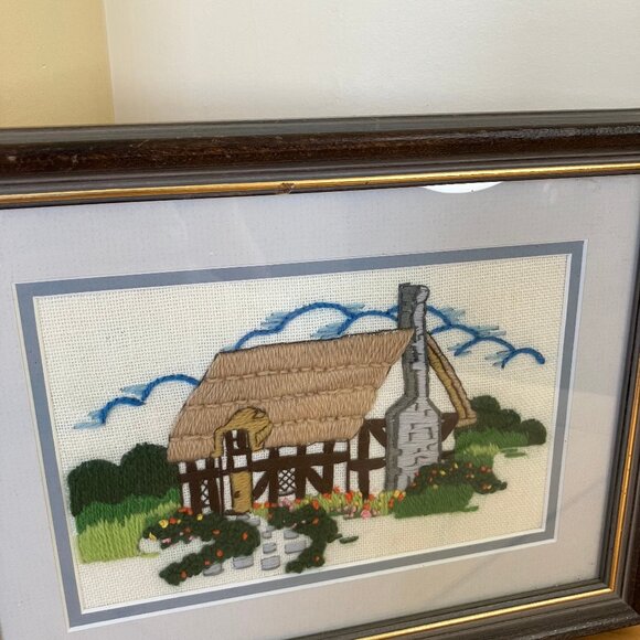English Tatched Cottage Crewel Embroidery Completed Framed Picture 8.25x10.75" - Picture 2 of 6